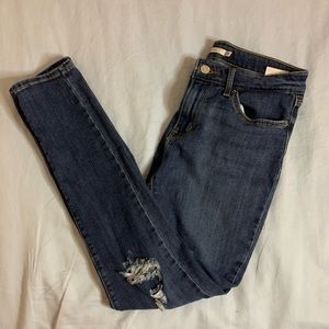 Women Levi’s 711 Skinny Jeans